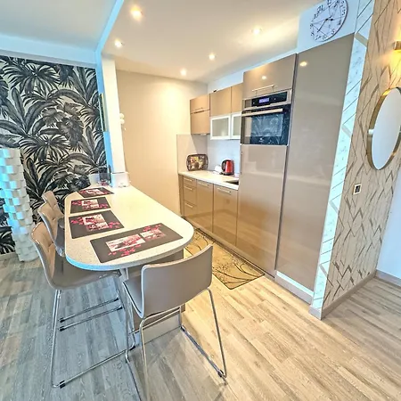 Panoramic Pebbles Azur Apartman