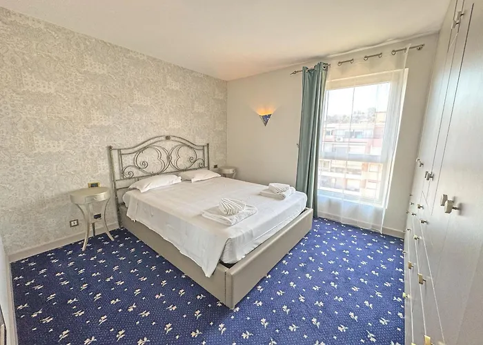 Panoramic Pebbles Azur Апартаменты *